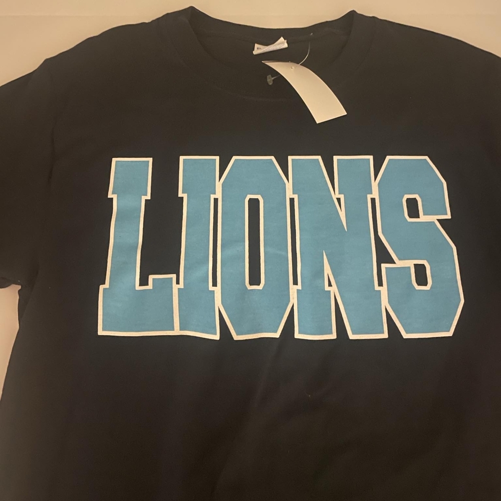 Detroit Lions T-shirt Size MEDIUM